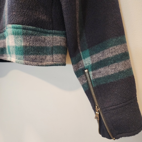 GAP Cropped Plaid Jacket - Picture 7 of 9